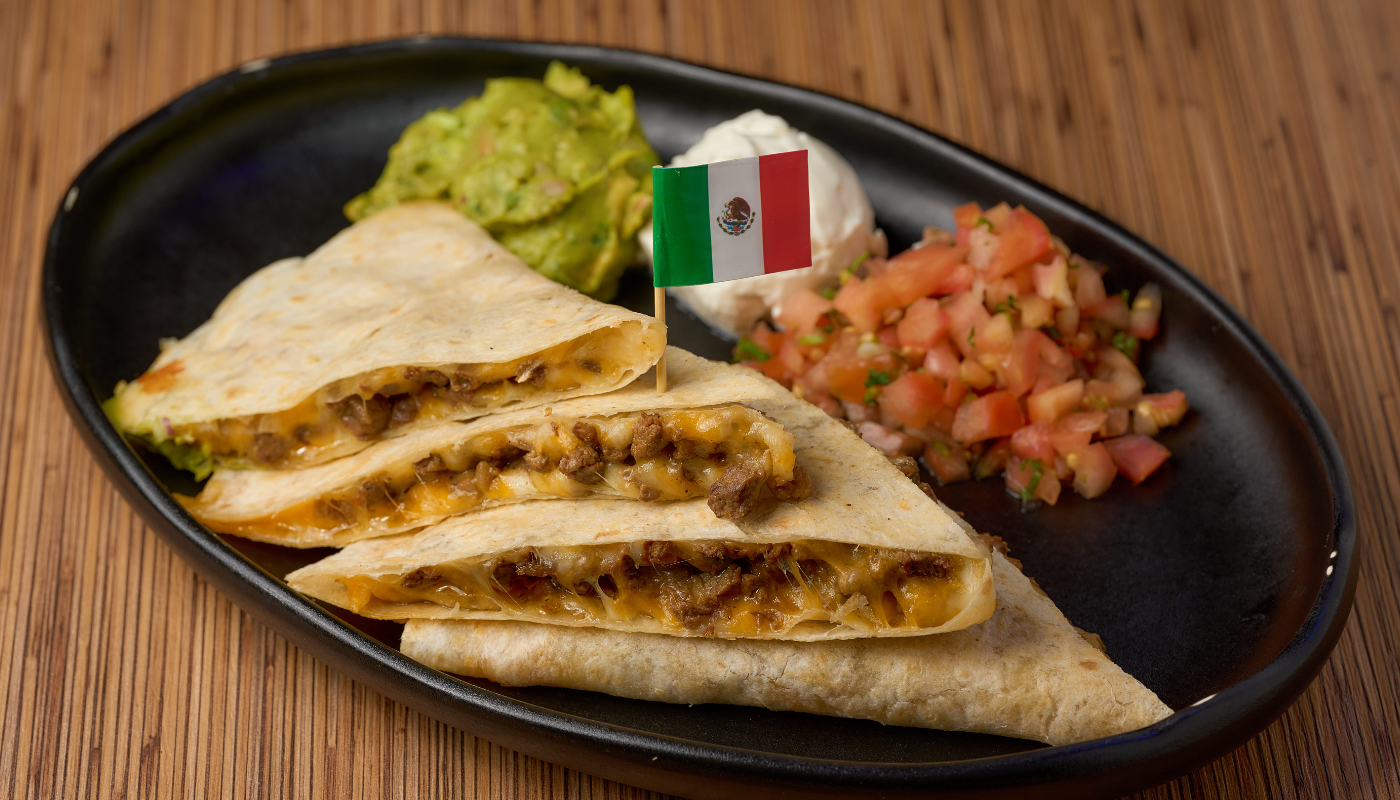 Quesadilla con Carne Asada